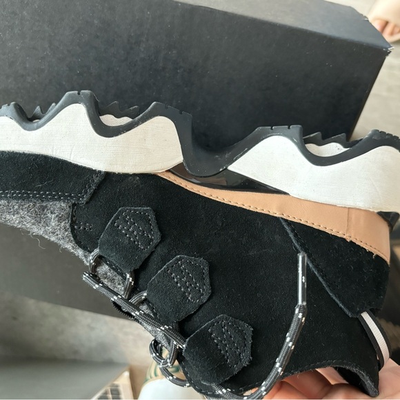 Sorel Winter-ish Boots or Cold Weather - Picture 4 of 6